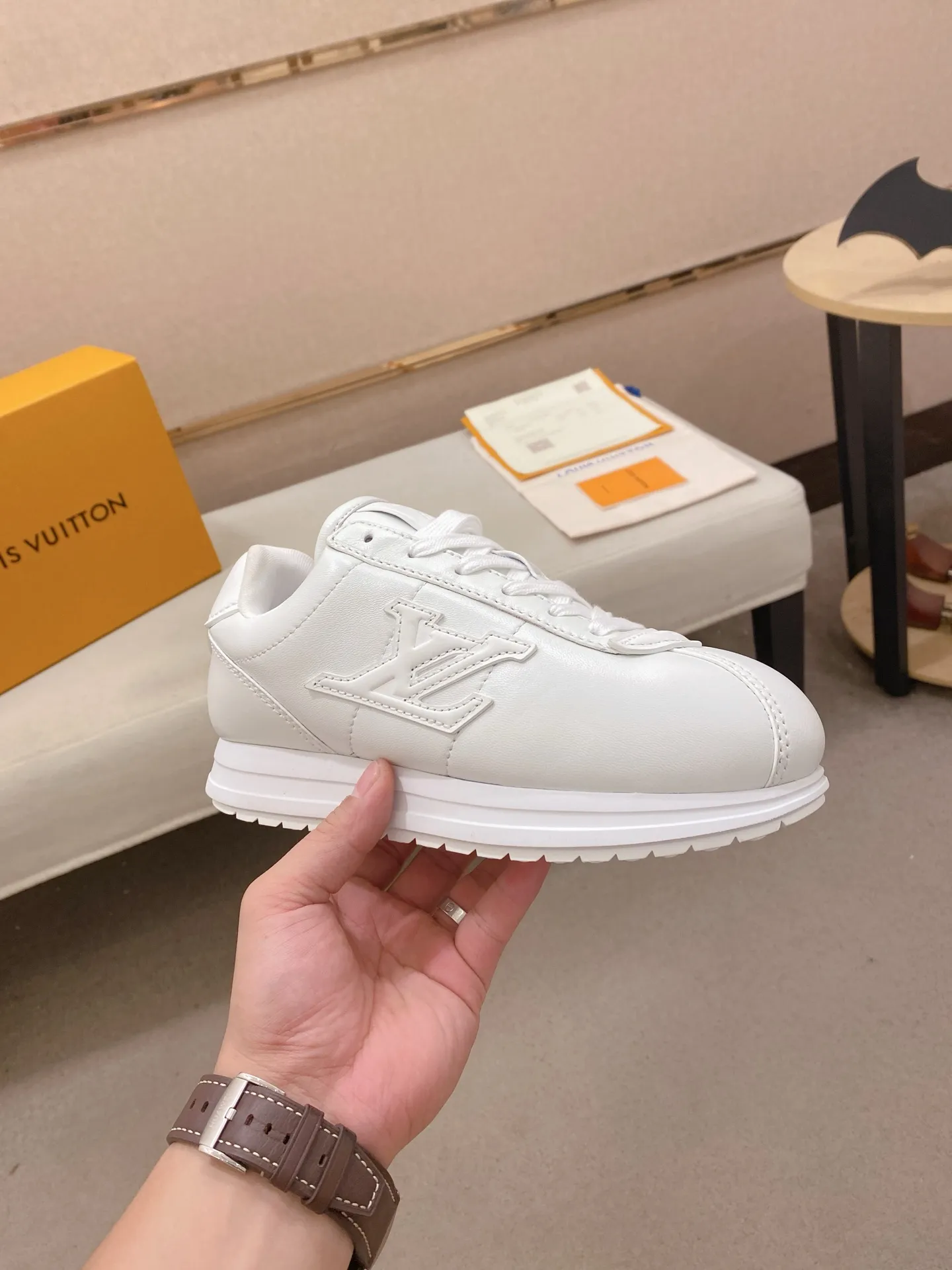 Men's shoes💰: Couple style 700💰LOUIS VUITTON Footint Soccer sneakers‼ ️ The top version, the same sneakers for LV couples. You will look fashionable when you wear them. This Footint Soccer sneaker was unveiled in the 2025 spring and summer series fashion show. The tongue is embellished with the Lvers United badge inspired by the football team. The rubber sole of the foot is decorated with multiple Louis Vuitton logos. The original latest packaging. Fabric: original imported cowhide. Lining: original imported breathable mesh. Foot pad: original injection molding pad. Outsole: original molded T combination outsole. Size: 35-45.